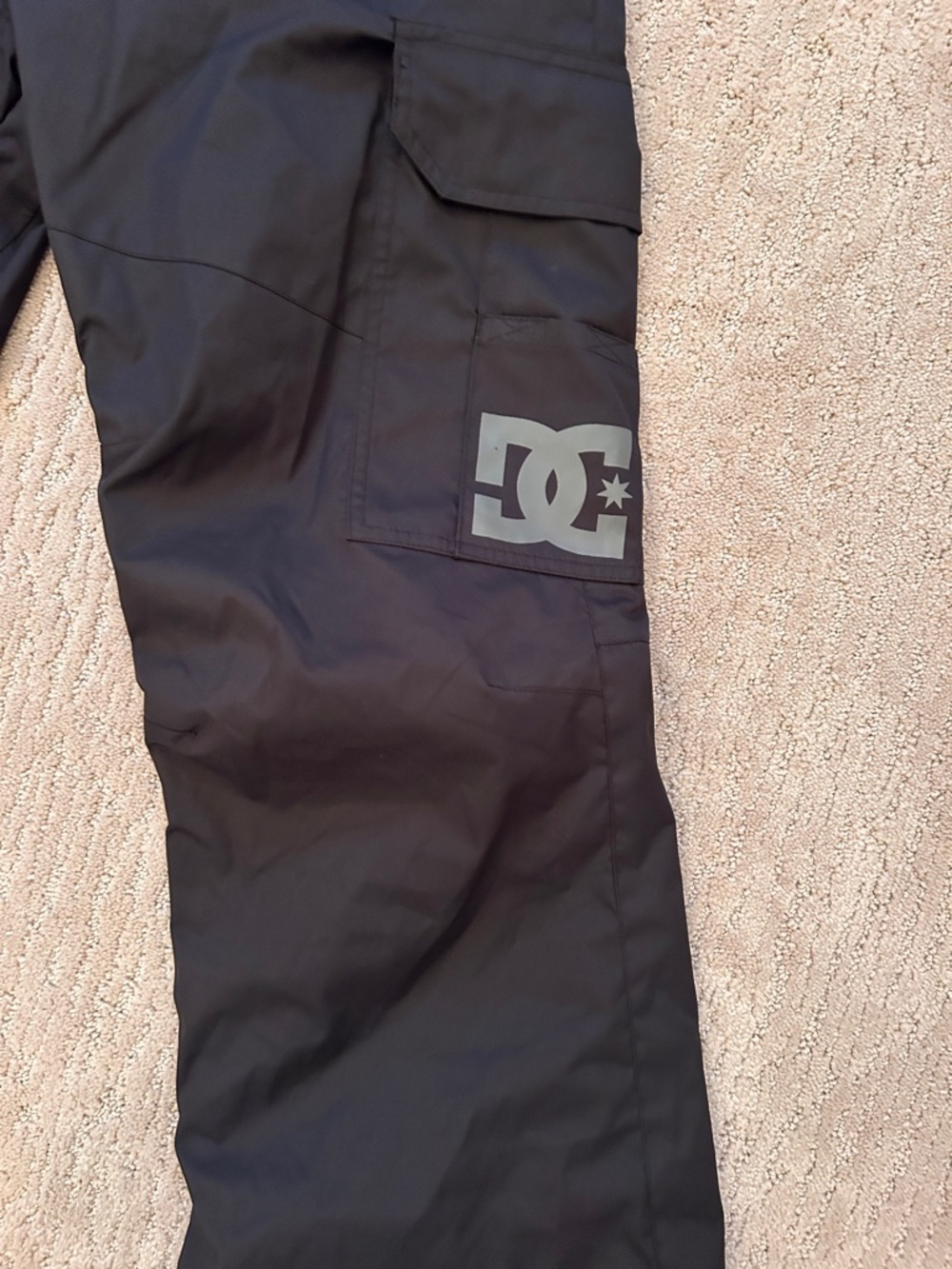 DC Ski/Snowboard Pants with lots of Pockets Med. - Picture 5 of 7